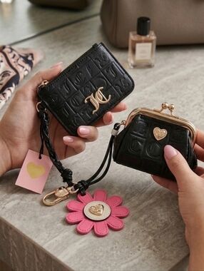 NWT Juicy Couture Pretty Pop  Wristlet Wallet & Coin Purse Set Embossed Logo🌸